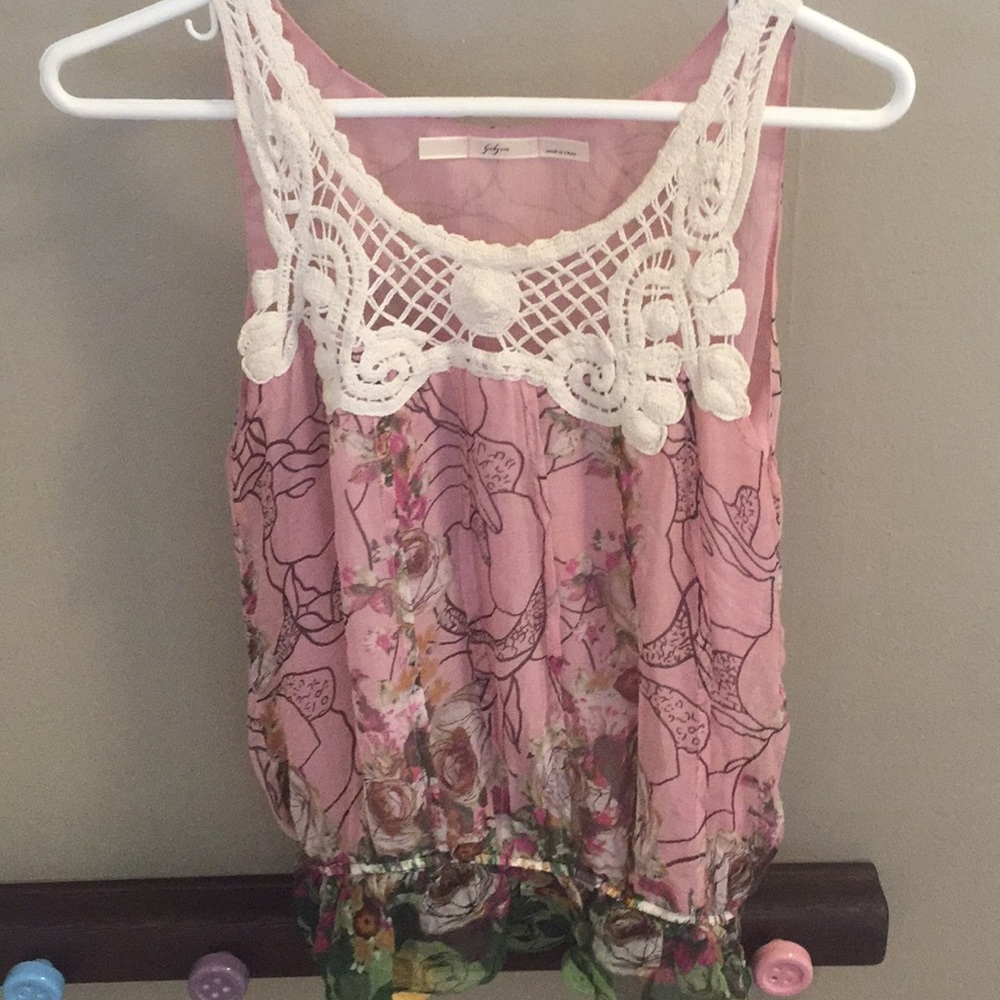 Super cute tank with lace detail